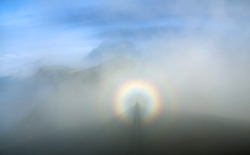 Illustration for article titled These Strange Light Effects In the Arctic Sky Are Not UFOs